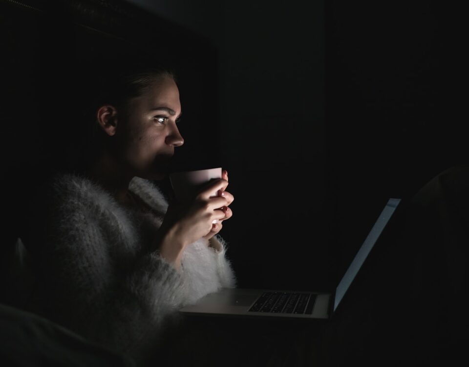 Impacto do Streaming no E-commerce: o que mudou? acessando streaming no pc