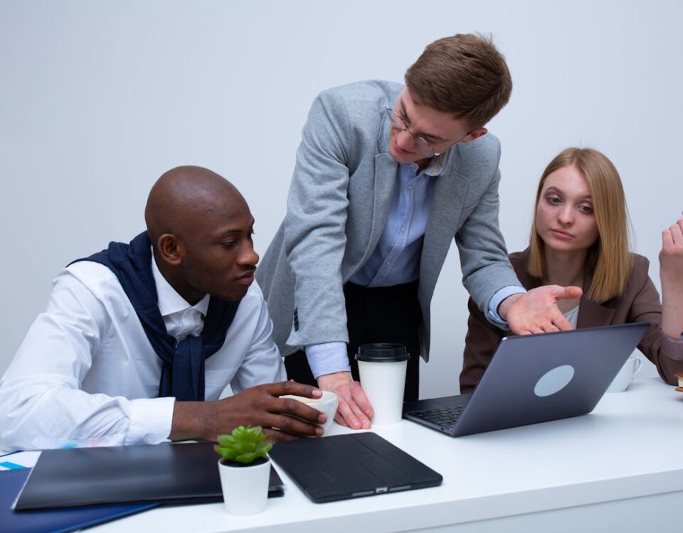 Automatizando a gestão de notas fiscais no e-commerce Automatizando a gestão de notas fiscais no e-commerce