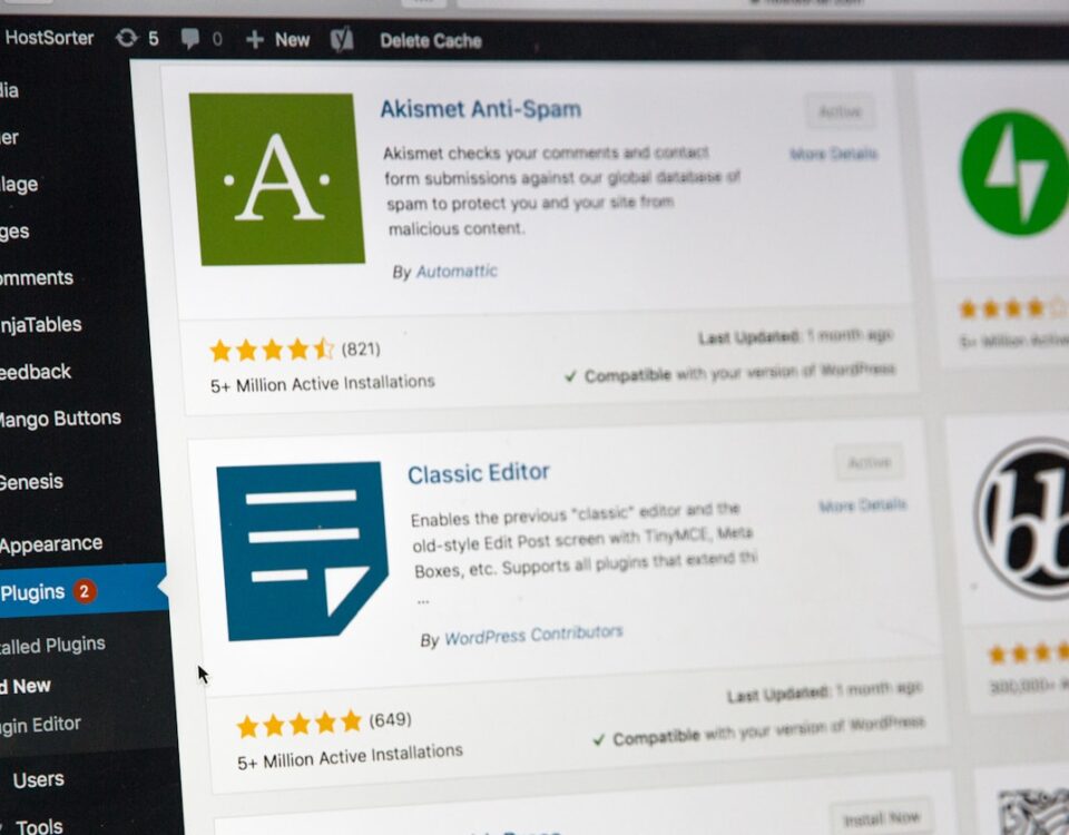 Plugins para e-commerce: ferramentas essenciais para otimizar sua loja virtual flat screen monitor
