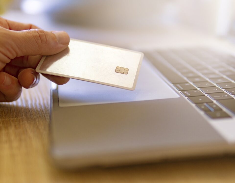 Como o e-commerce está criando novas formas de investir cyber monday, purchase online, ecommerce