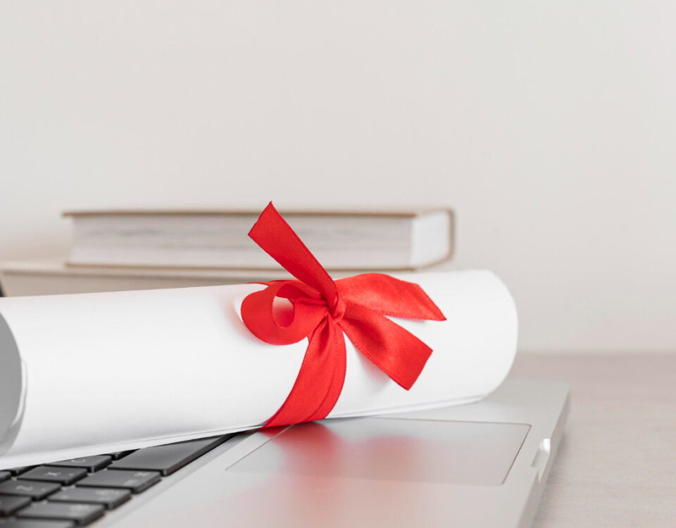 Como escolas vendem diplomas físicos no e-commerce Como escolas vendem diplomas físicos no e-commerce