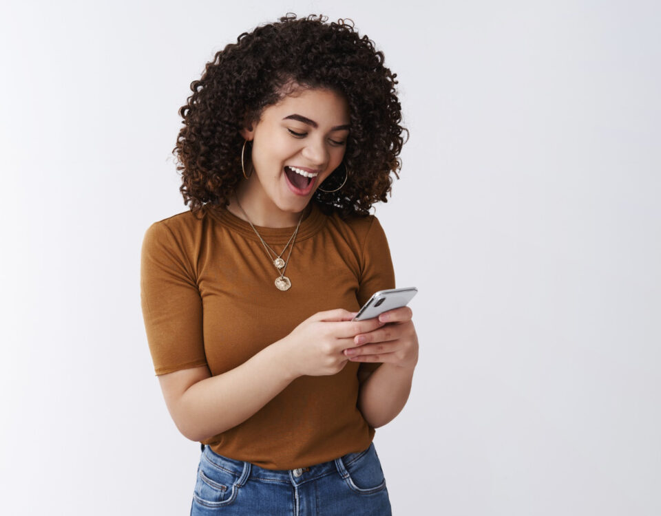 Como escalar campanhas promocionais com RCS e reduzir o esforço da equipe Como escalar campanhas promocionais com RCS e reduzir o esforço da equipe
