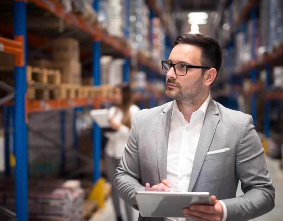 Estruturas globais e logística empresarial estratégica