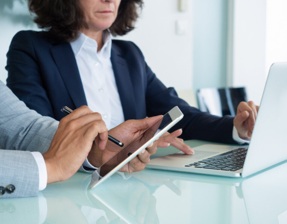 Fraudes logísticas reveladas por análise de dados digitais