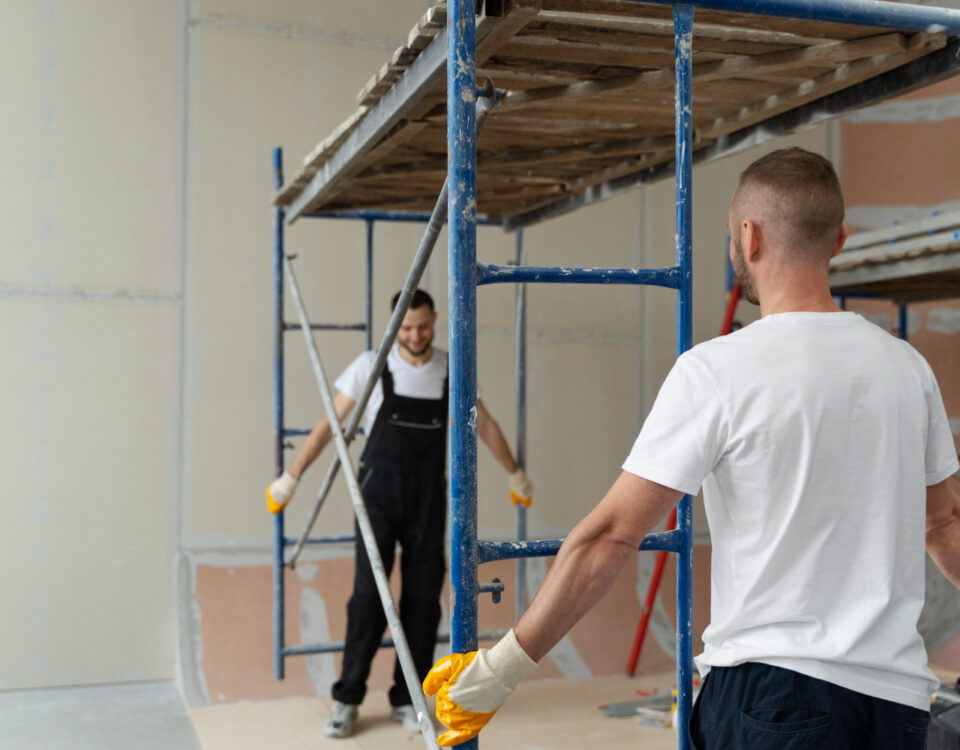 O desafio de entregar tintas e andaimes em obras prediais