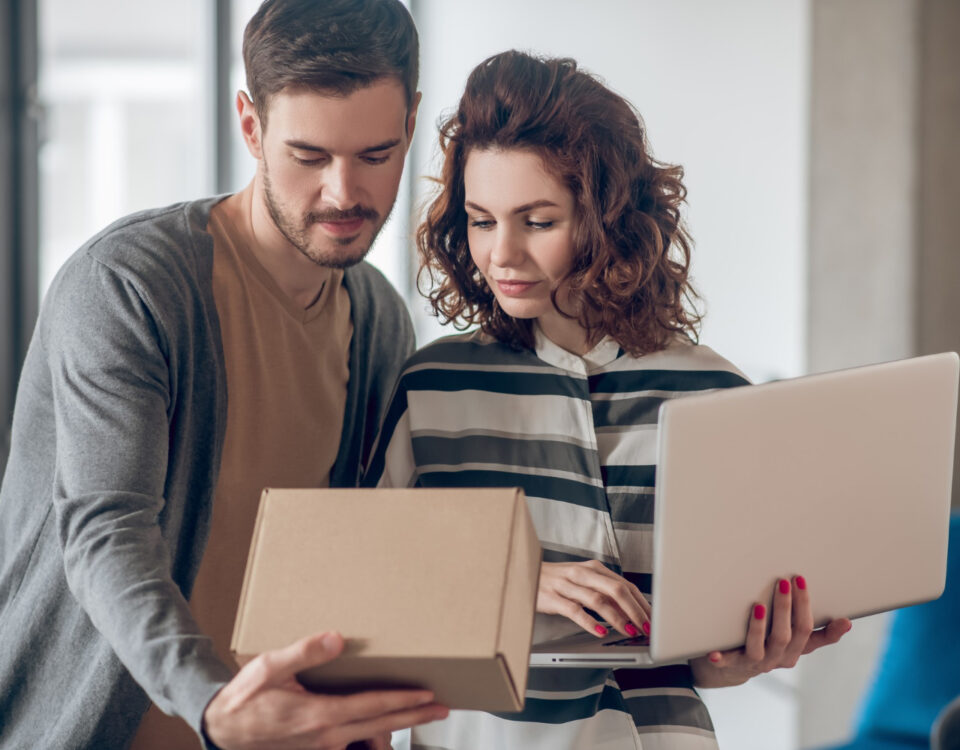 Entrega em domicílio muda a compra de notebook seminovo?