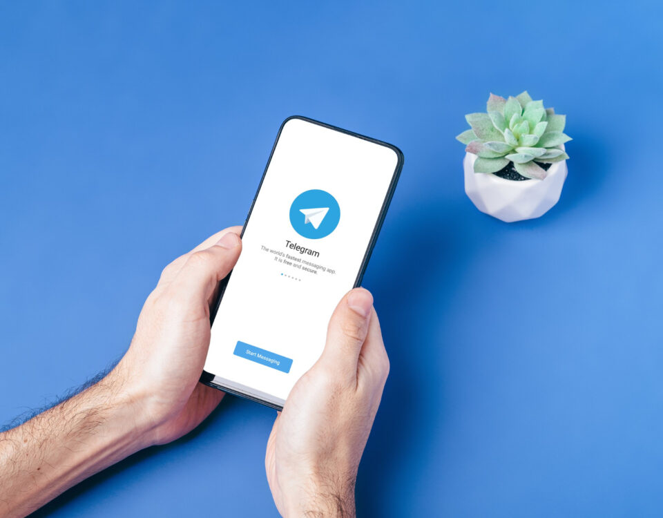 Cupons no Telegram: grupo ou canal ajuda mais a achar promoções?